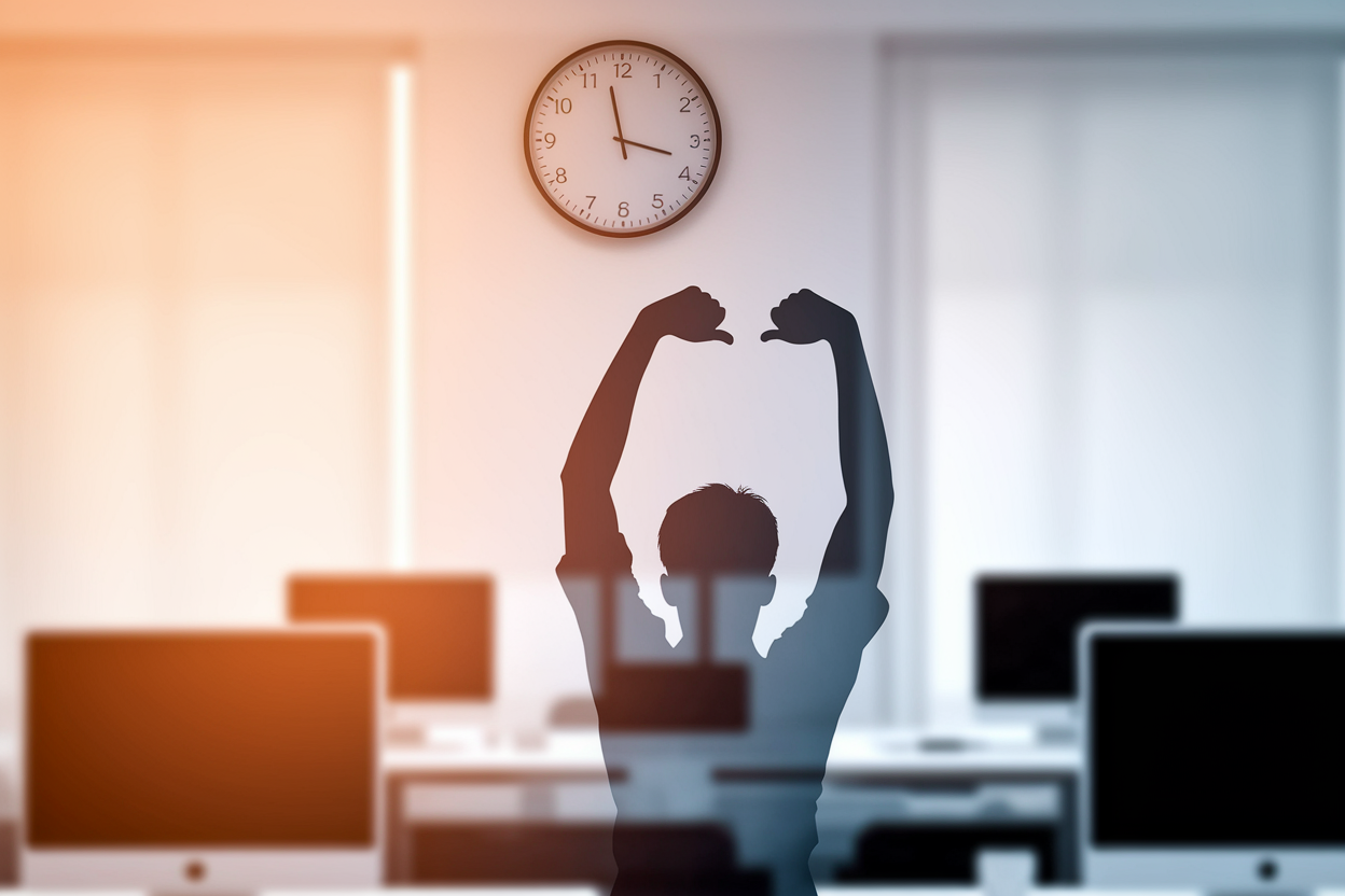 silhouette-etirement-bureau-horloge-17h
