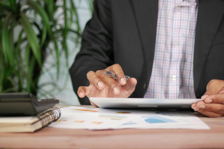 Compte bancaire auto entrepreneur : ce qu'il faut savoir avant de vous lancer à votre compte