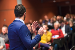 Pourquoi intégrer un conférencier en entreprise lors d’un séminaire ?